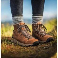 Danner Women's Mountain 600 4.5" WP Hiking Boot - Brown - 62251 20 Danner Women's Mountain 600 4.5" WP Hiking Boot - Brown - 62251 -Boot Shop 62251 alt3